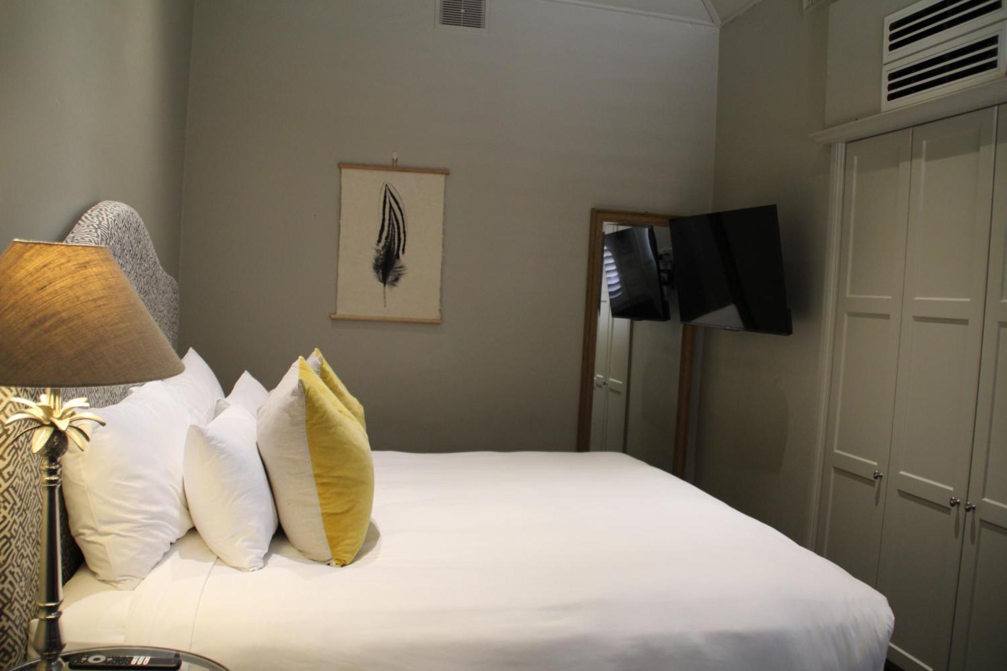 The Houston Wagga Hotel Wagga Wagga Room photo